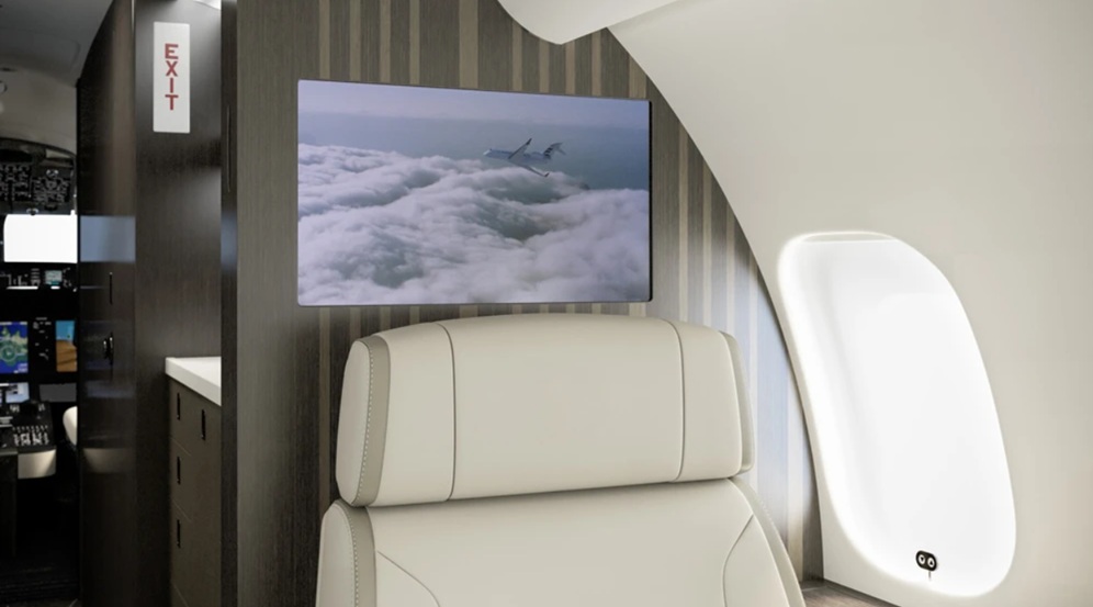 Global 5500 private jet in flight
