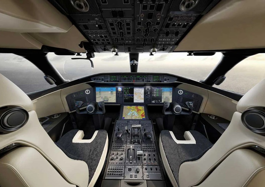 Global 6500 private jet exterior in flight